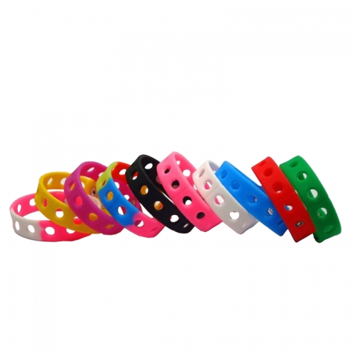 Breathable with Little Hole Silicone Wristband in Colorful for Sales